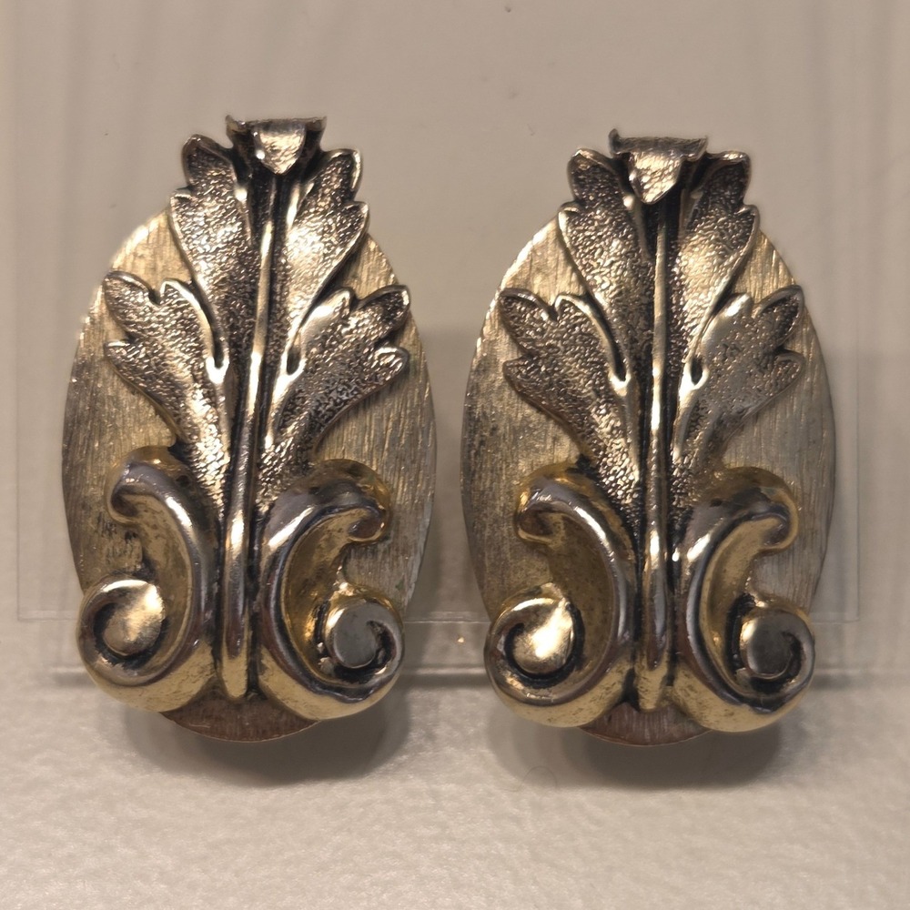 Vintage Whiting & Davis Signed Oval Clip On Earrings‎ Gold Tone Leaf Design